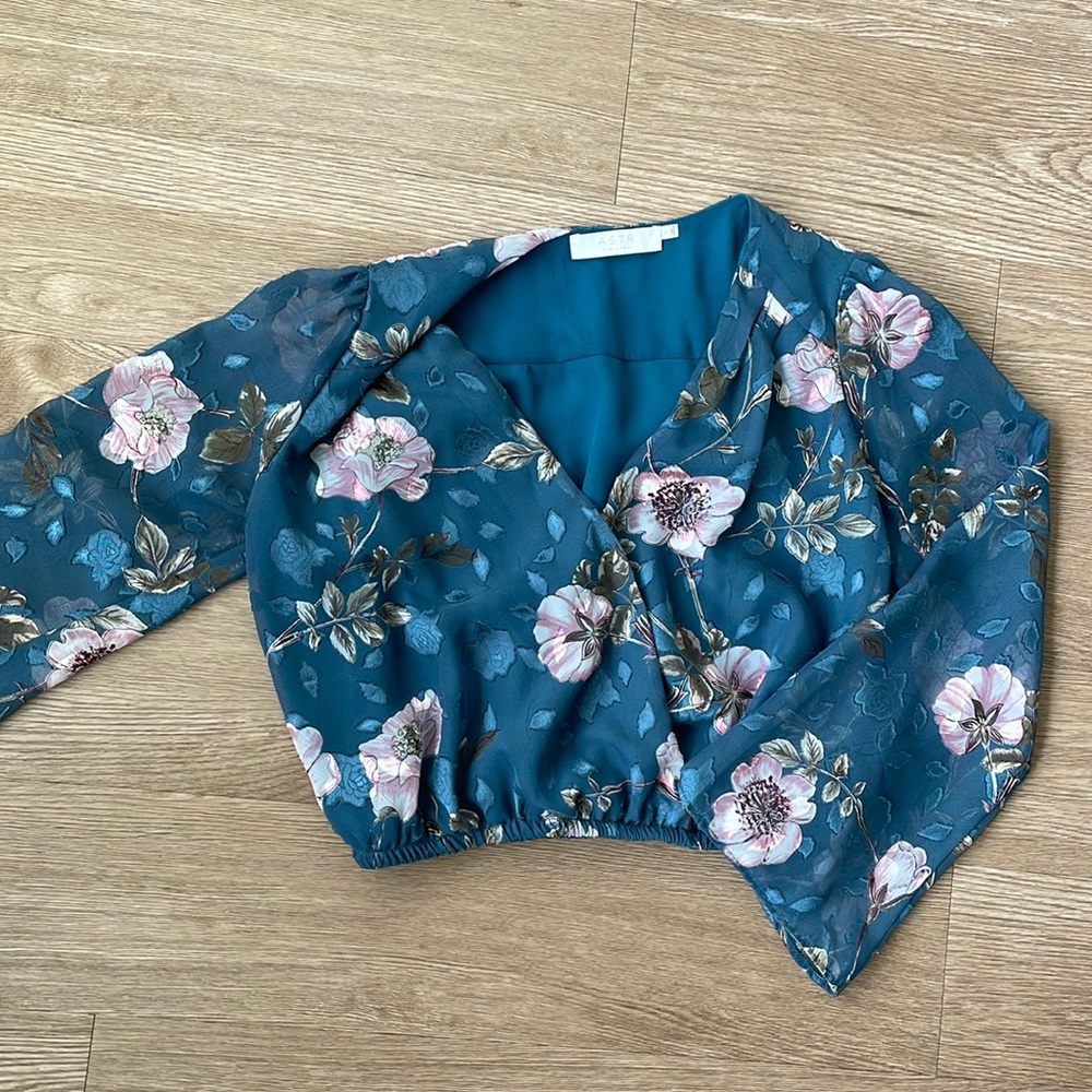 ASTR the label flutter sleeve floral top